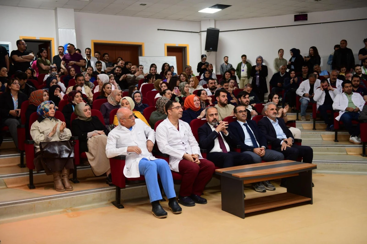 Van Y&uuml;z&uuml;nc&uuml; Yıl &Uuml;niversitesi Dursun Odabaş Tıp Merkezi&rsquo;nde M&uuml;zik Dolu Gece