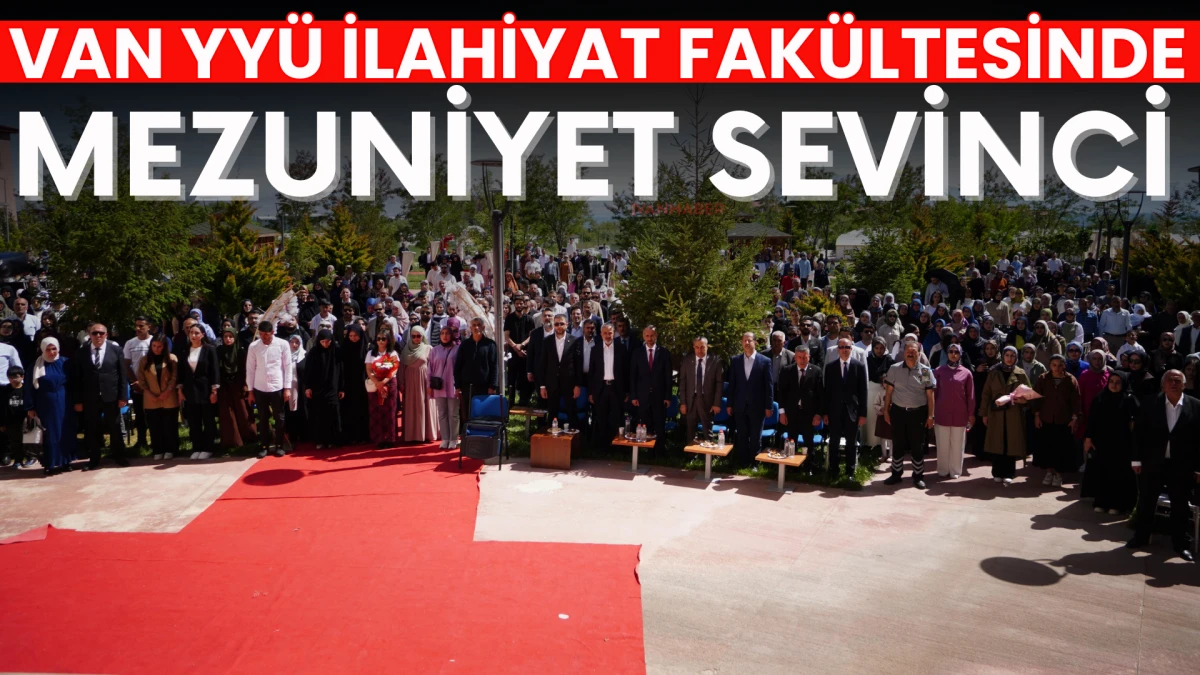 Van YYÜ İlahiyat Fakültesinde mezuniyet sevinci