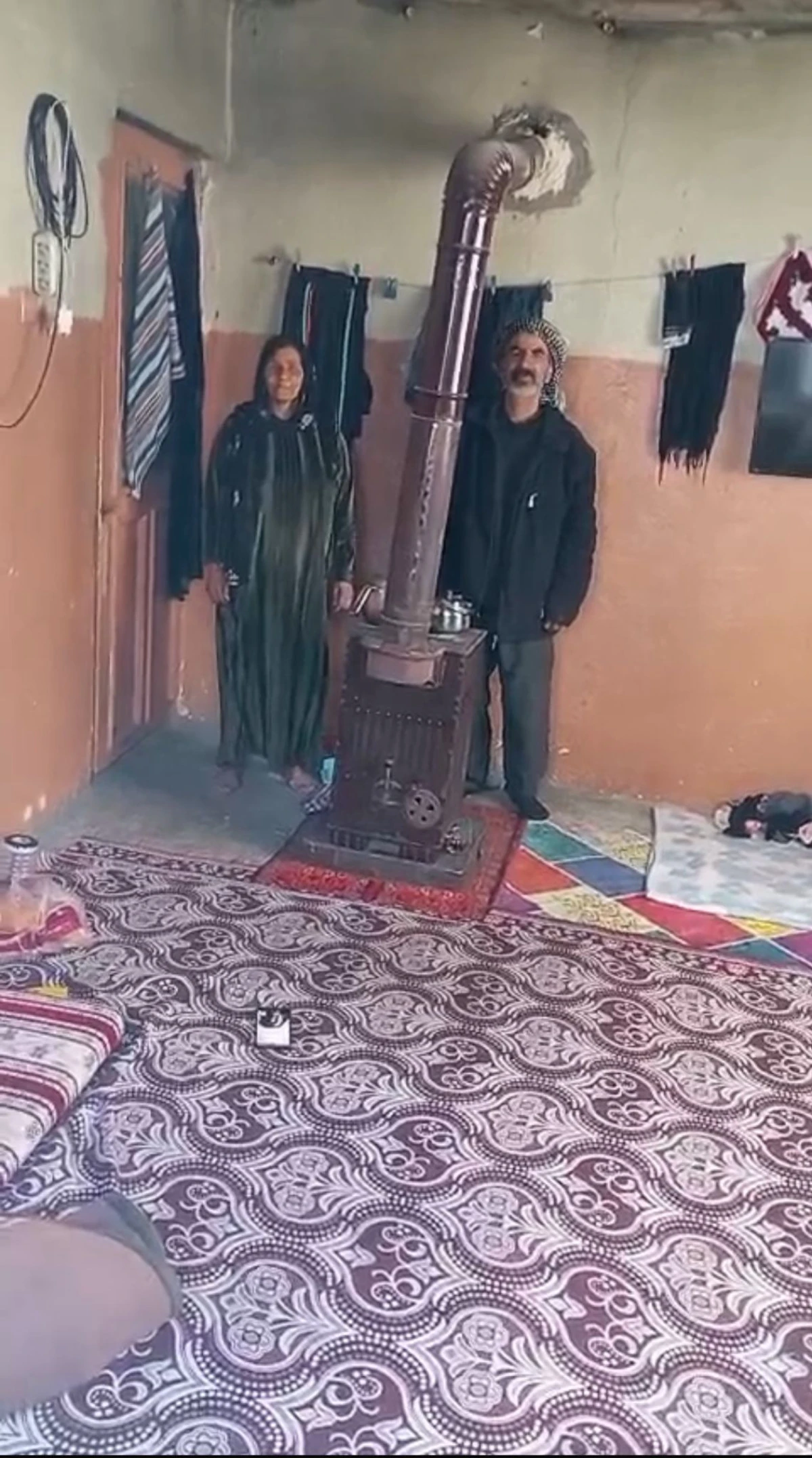 Van&rsquo;da dağıtılan sosyal yardım k&ouml;m&uuml;rlerine tepki 