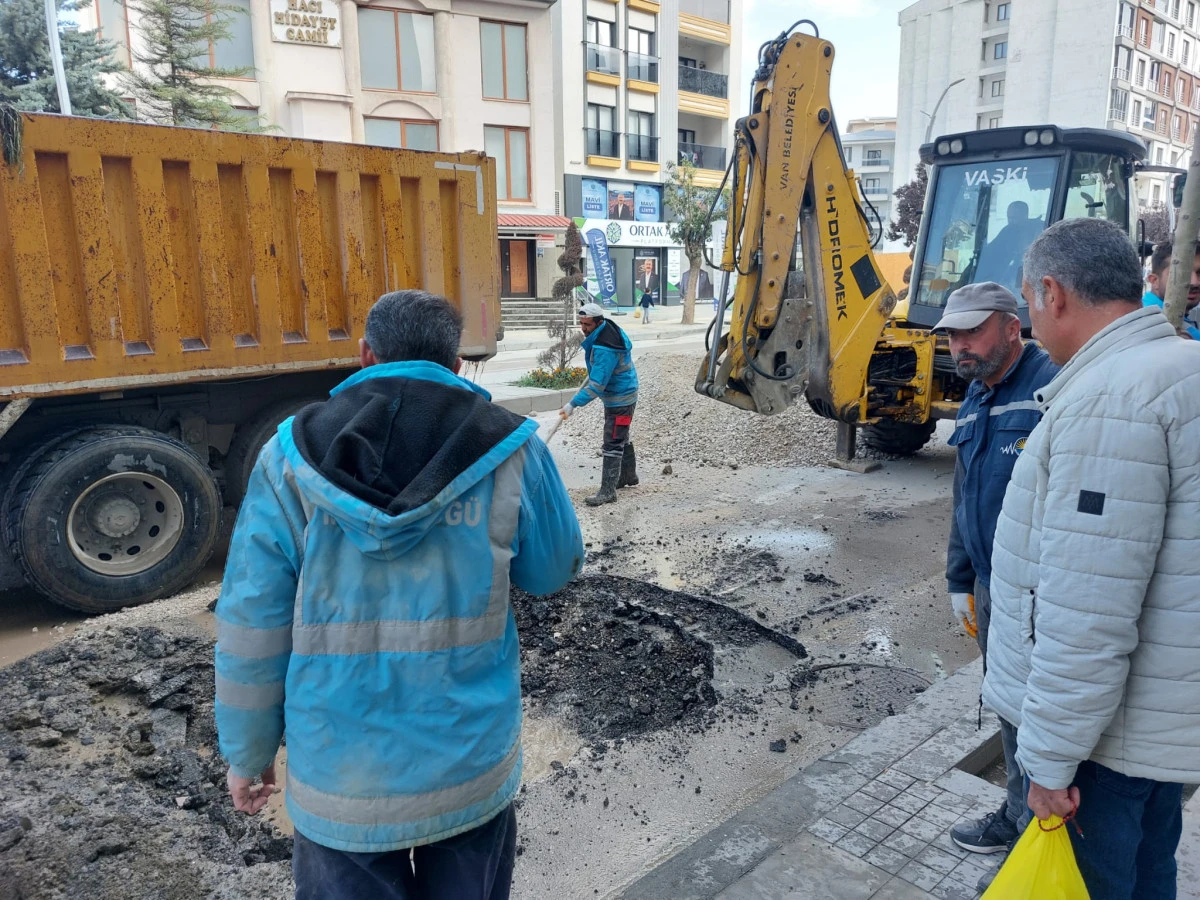 Van&rsquo;da Haberimiz Ses Getirdi 45 G&uuml;nd&uuml;r Akan Su İ&ccedil;in &Ccedil;alışma  Başlatıldı