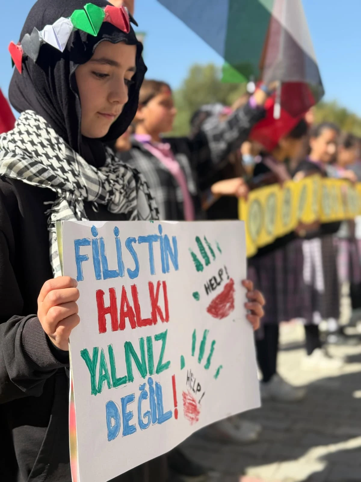 VAN'DA ÖĞRENCİLER FİLİSTİN İÇİN TEK YÜREK OLDU