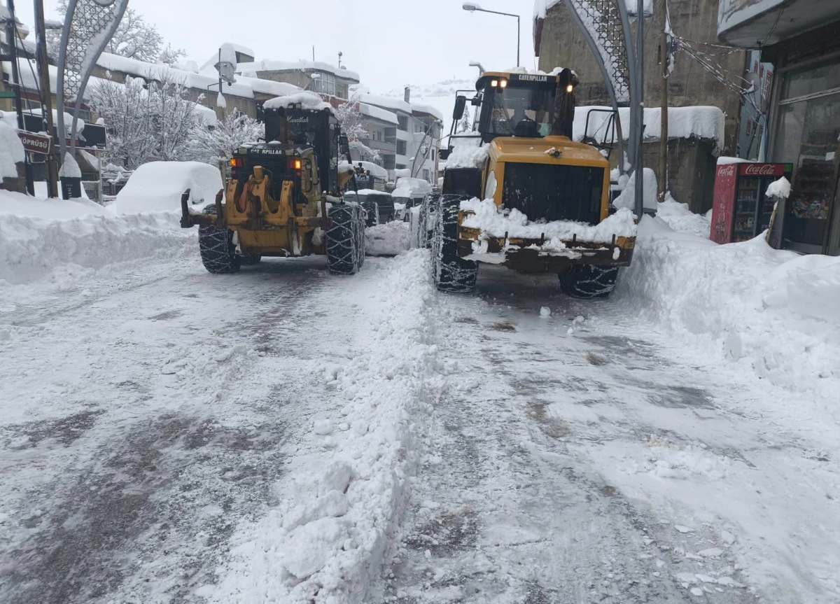 Van'ın &Ccedil;atak İl&ccedil;esi Normale D&ouml;n&uuml;yor 