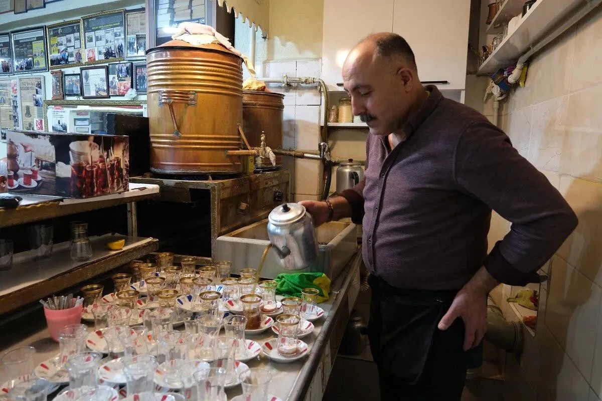 Van&rsquo;ın Kalbinde 82 Yıllık Nostalji: Dolayı Usta&rsquo;nın &Ccedil;ay Evi İlgi odağı