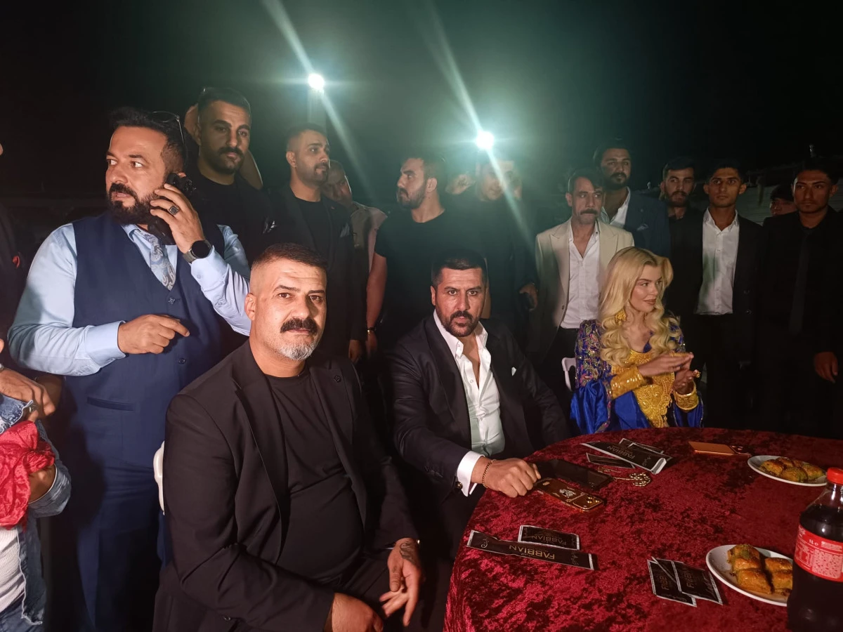 Vanlı Kara Haydar ve nişanlısı s&uuml;nnet ş&ouml;leninde ilgi odağı oldu