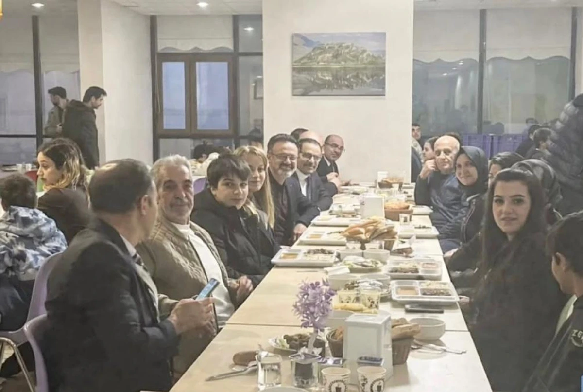 YY&Uuml; Dursun Odabaş Tıp Merkezi&rsquo;nde İdari Personel İ&ccedil;in İftar Programı d&uuml;zenlendi